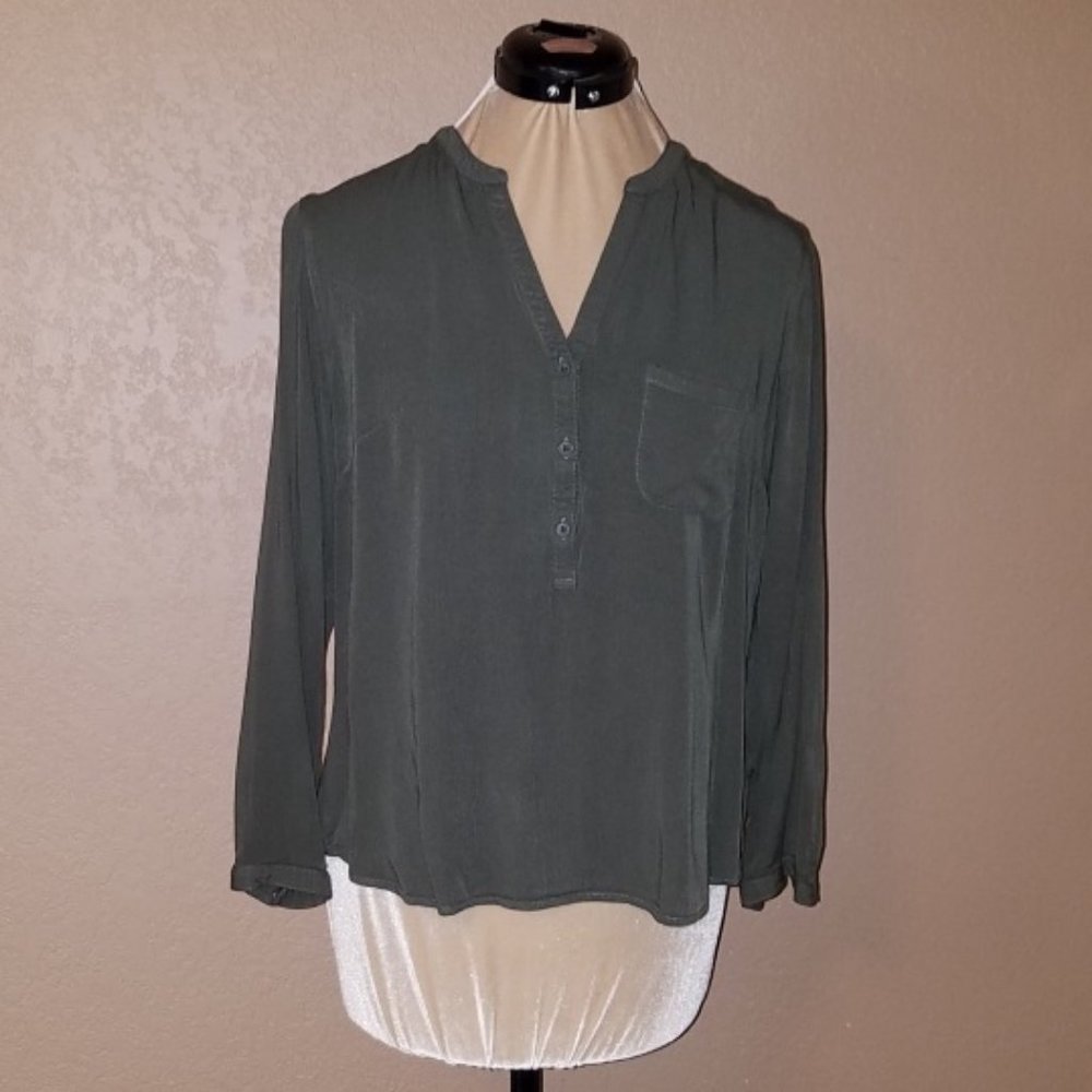 GAP Green Shirt 100% rayon, size S